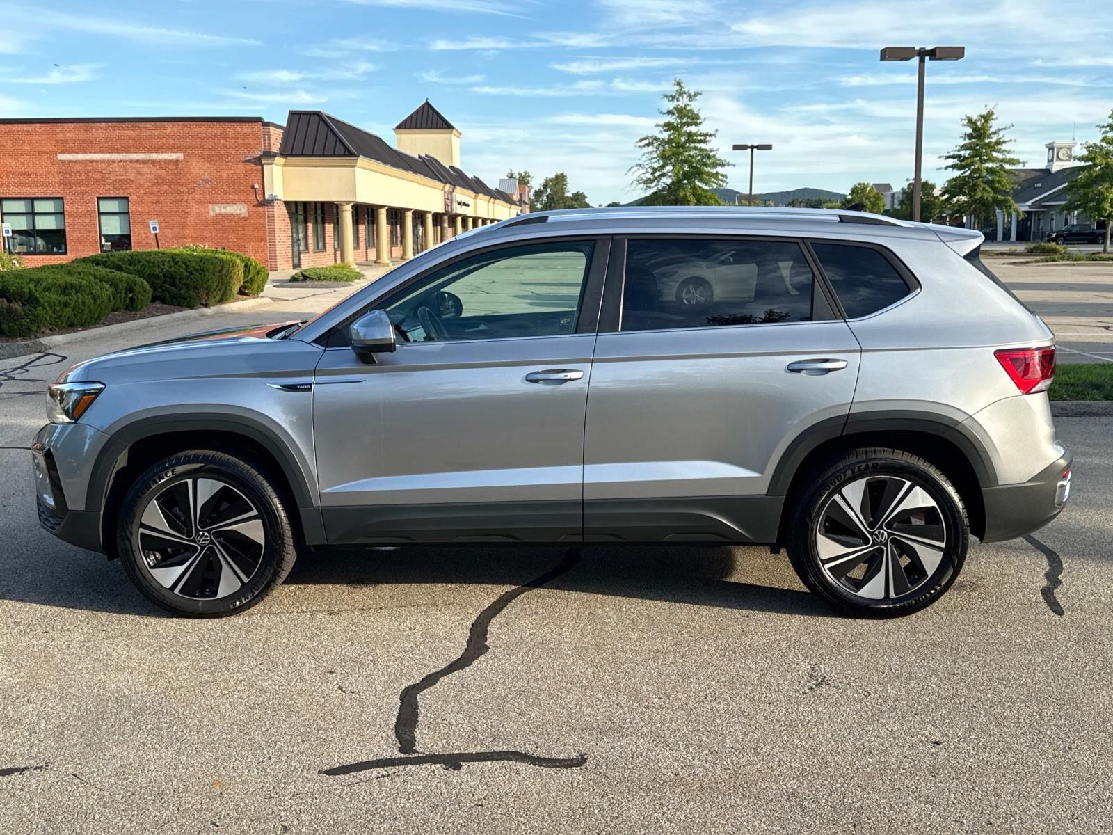 2024 Volkswagen Taos SE photo 2