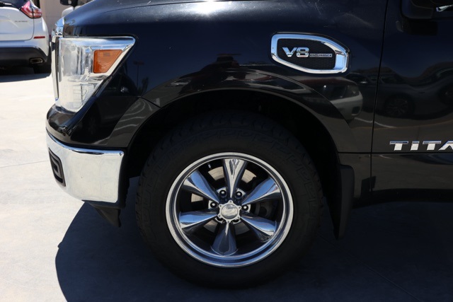 2017 Nissan Titan SV photo 10