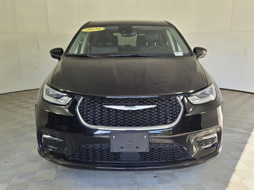 2024 Chrysler Pacifica Hybrid photo 3