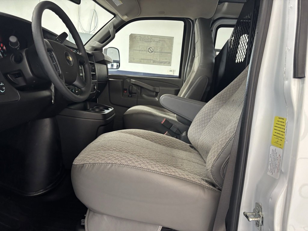 2025 Chevrolet Express Cargo 2500 photo 22
