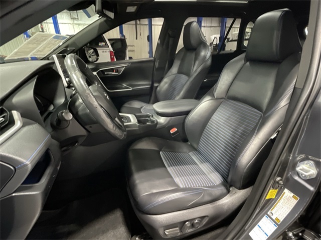 2019 Toyota RAV4 Hybrid XSE photo 16