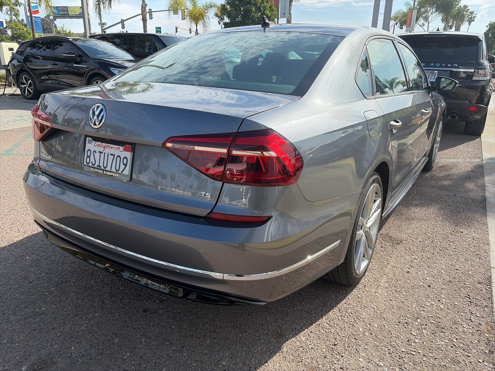 2018 Volkswagen Passat 2.0T R-Line photo 3