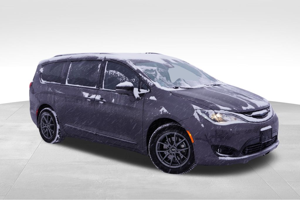 2018 Chrysler Pacifica Hybrid Limited's photo