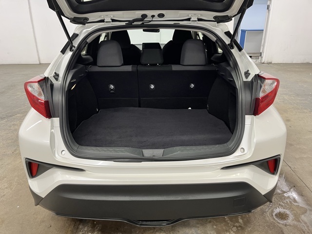 2021 Toyota C-HR LE photo 20