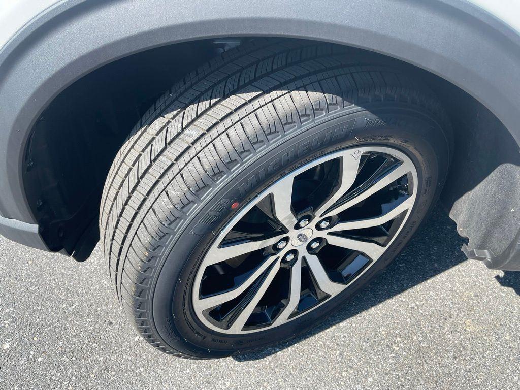 2025 Ford Explorer ST-Line photo 4