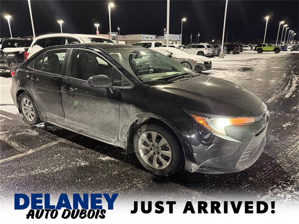 2024 Toyota Corolla LE's photo