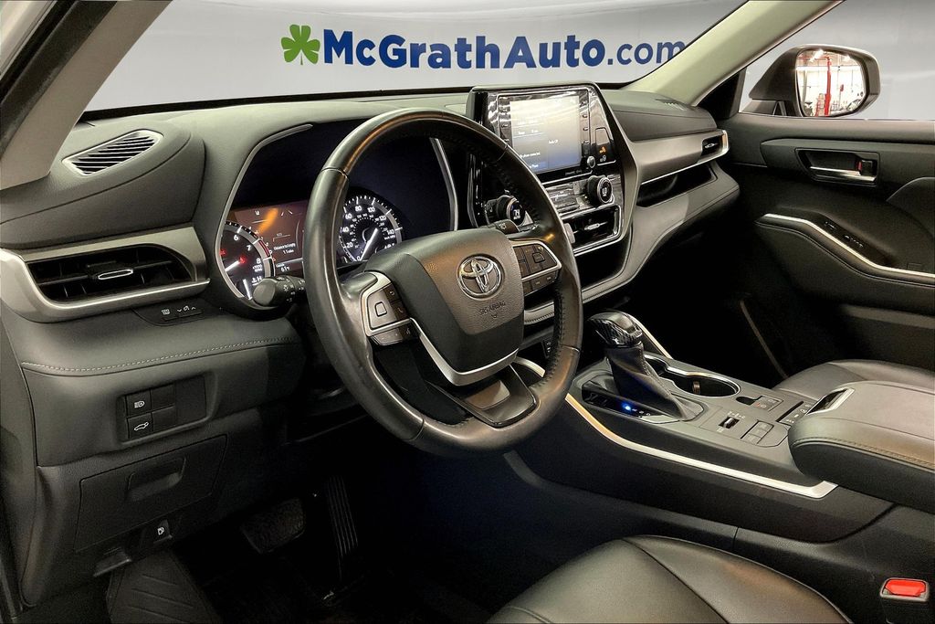 2022 Toyota Highlander XLE photo 13