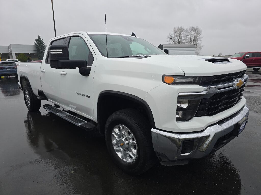 2024 Chevrolet Silverado 3500HD LT photo 3