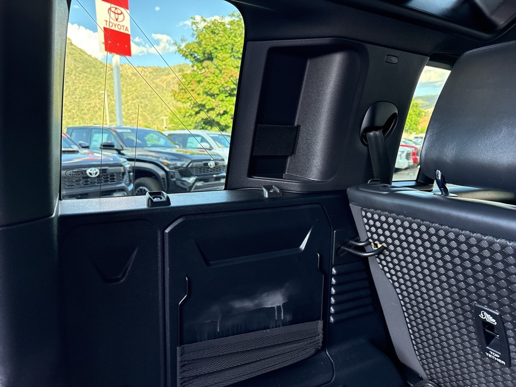 2022 Land Rover Defender 110 X-Dynamic HSE photo 16