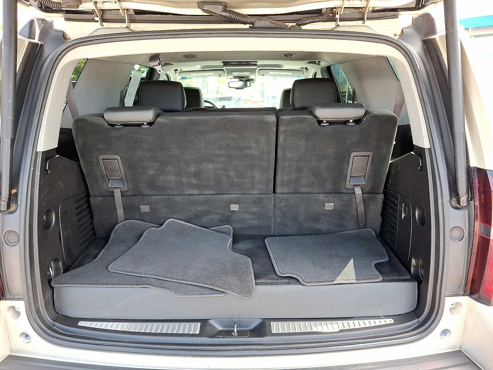 2017 Chevrolet Tahoe LT photo 28