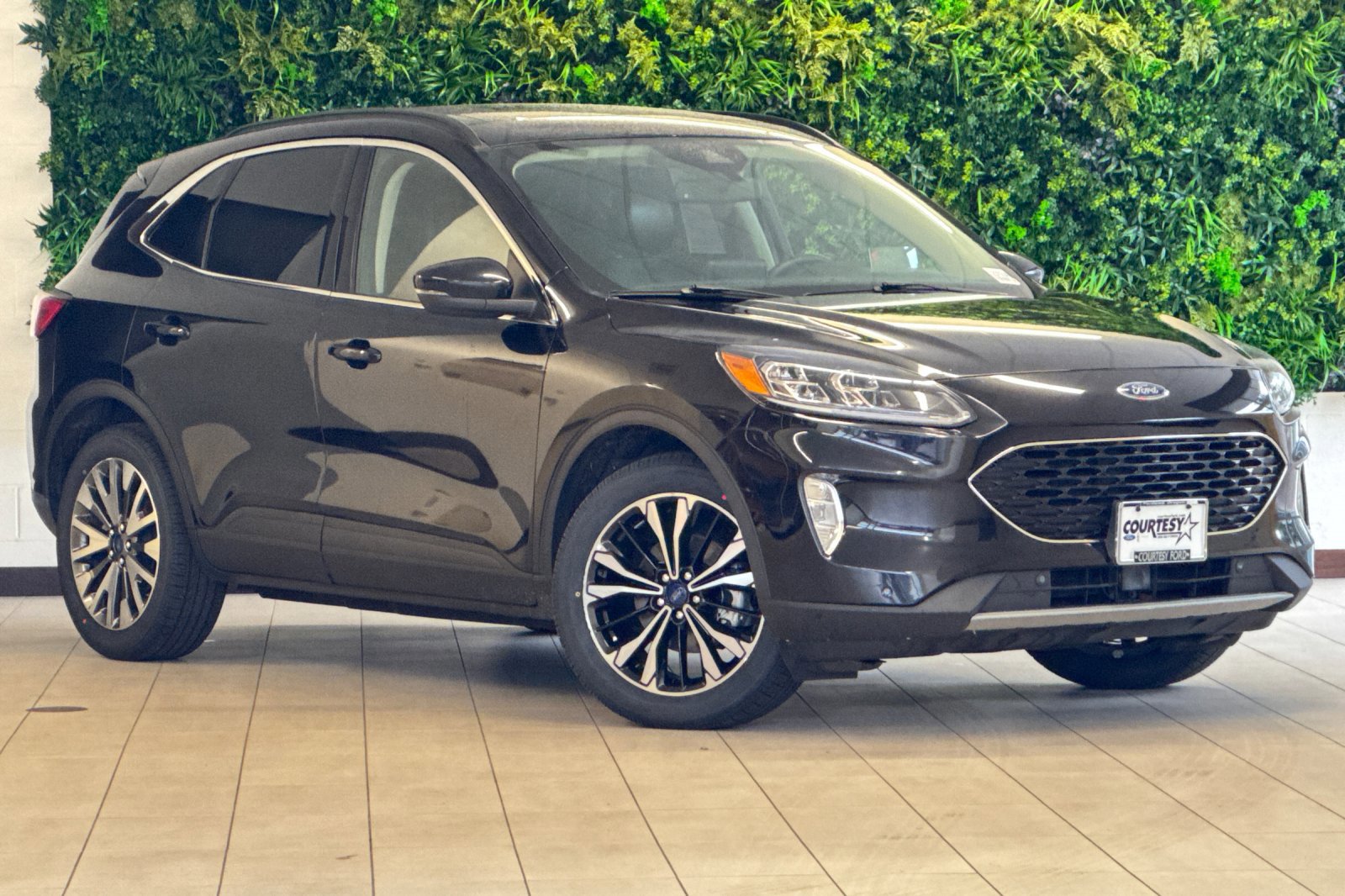 2020 Ford Escape Titanium's photo