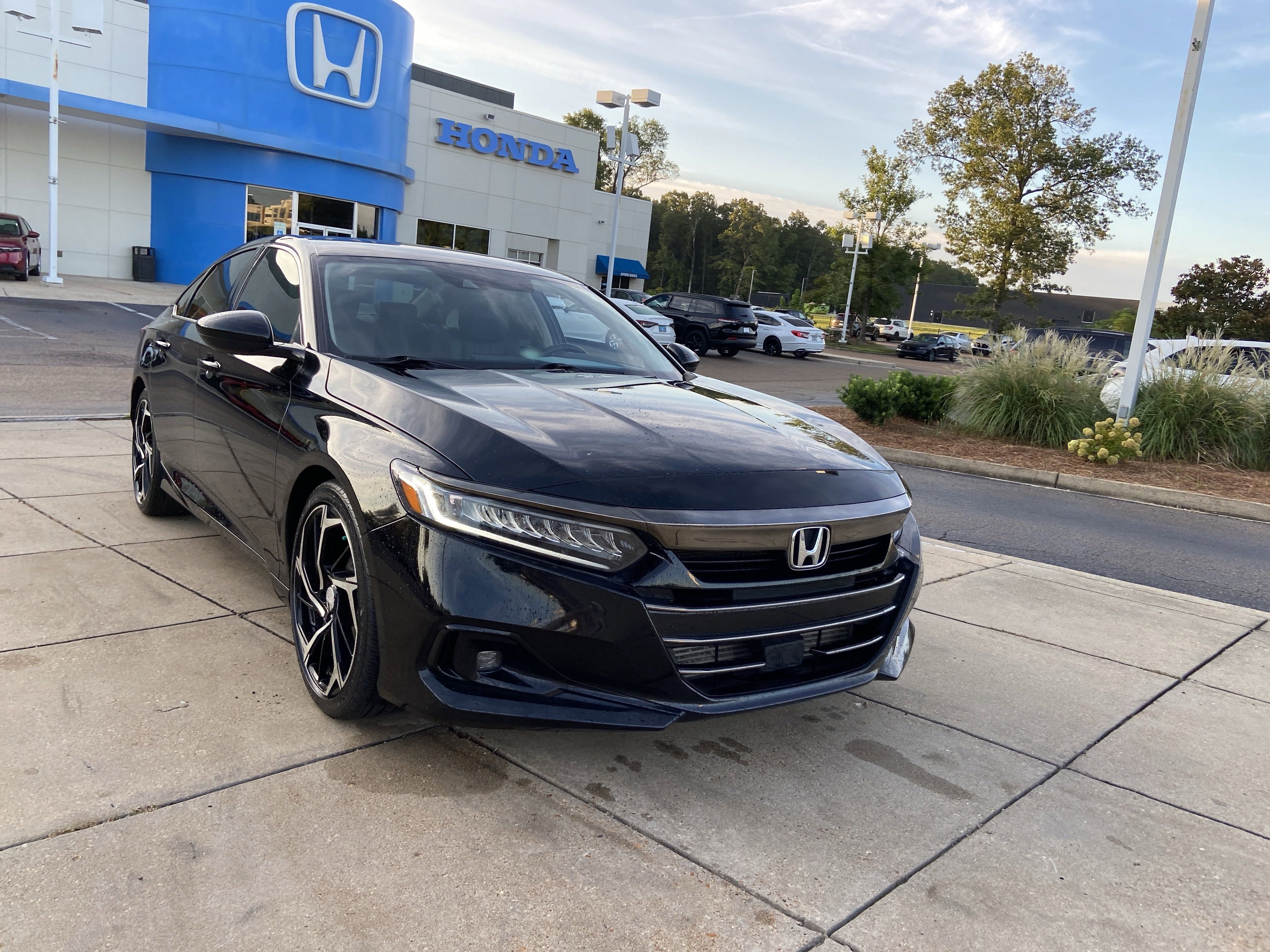 Used 2022 Honda Accord Sport SE with VIN 1HGCV1F42NA010319 for sale in Northfield, Minnesota