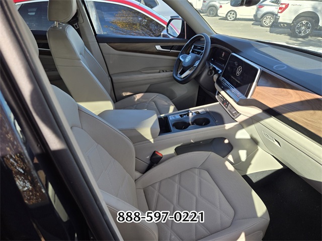 2025 Volkswagen Atlas SE photo 3