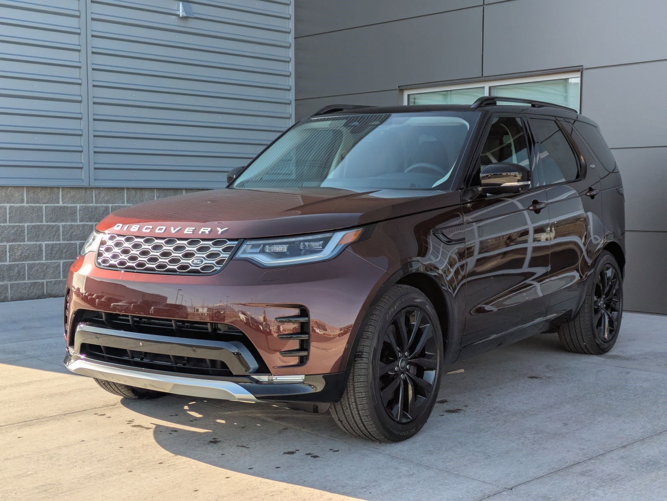 2026 Land Rover Discovery Gemini Edition's photo