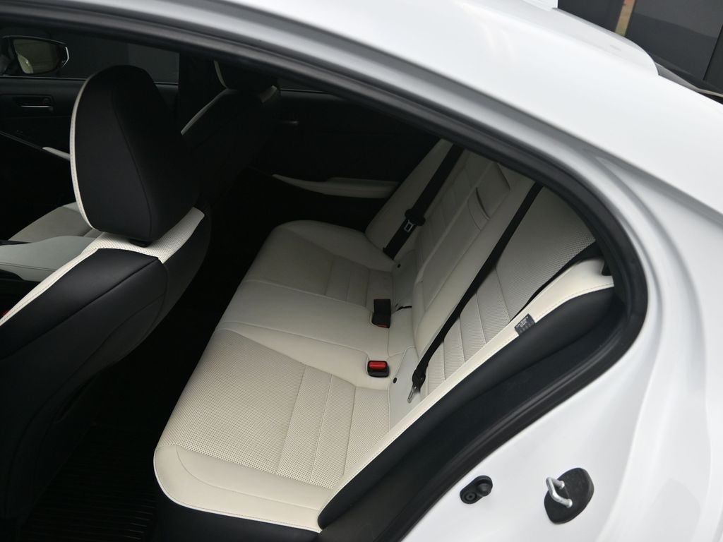 2021 Lexus IS 350 F SPORT photo 8