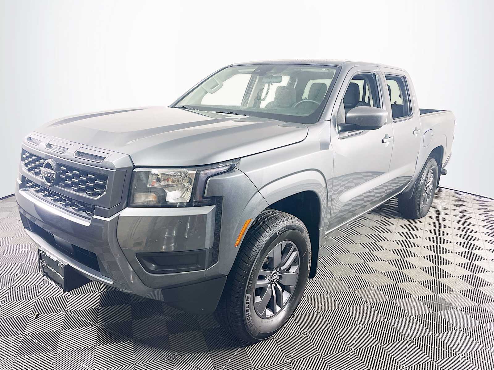 2025 Nissan Frontier SV's photo