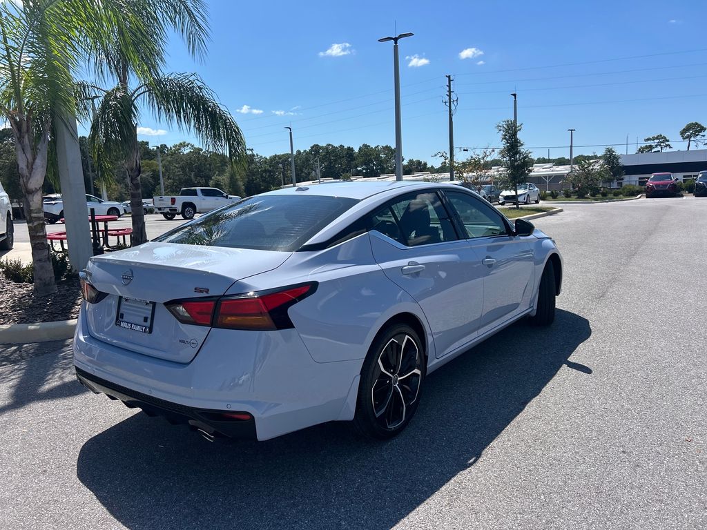 2025 Nissan Altima 2.5 SR photo 7