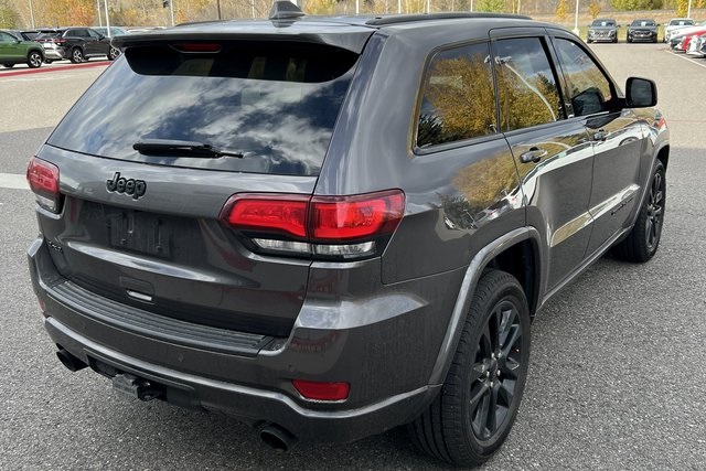 2021 Jeep Grand Cherokee Laredo X photo 2