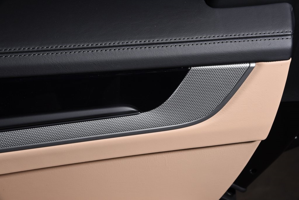 2025 Porsche Cayenne photo 27