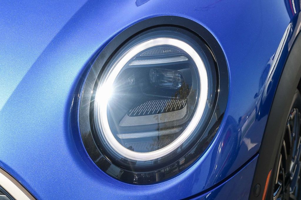 2025 Mini Cooper Hardtop S photo 4