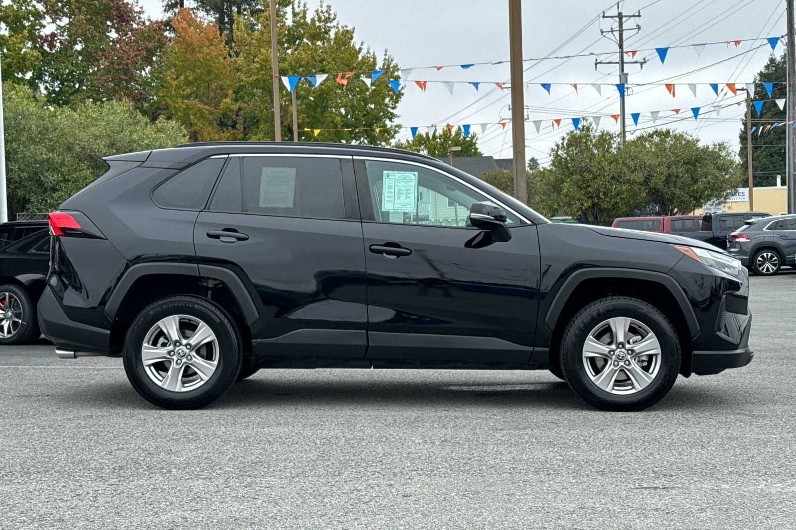 2023 Toyota RAV4 XLE photo 2