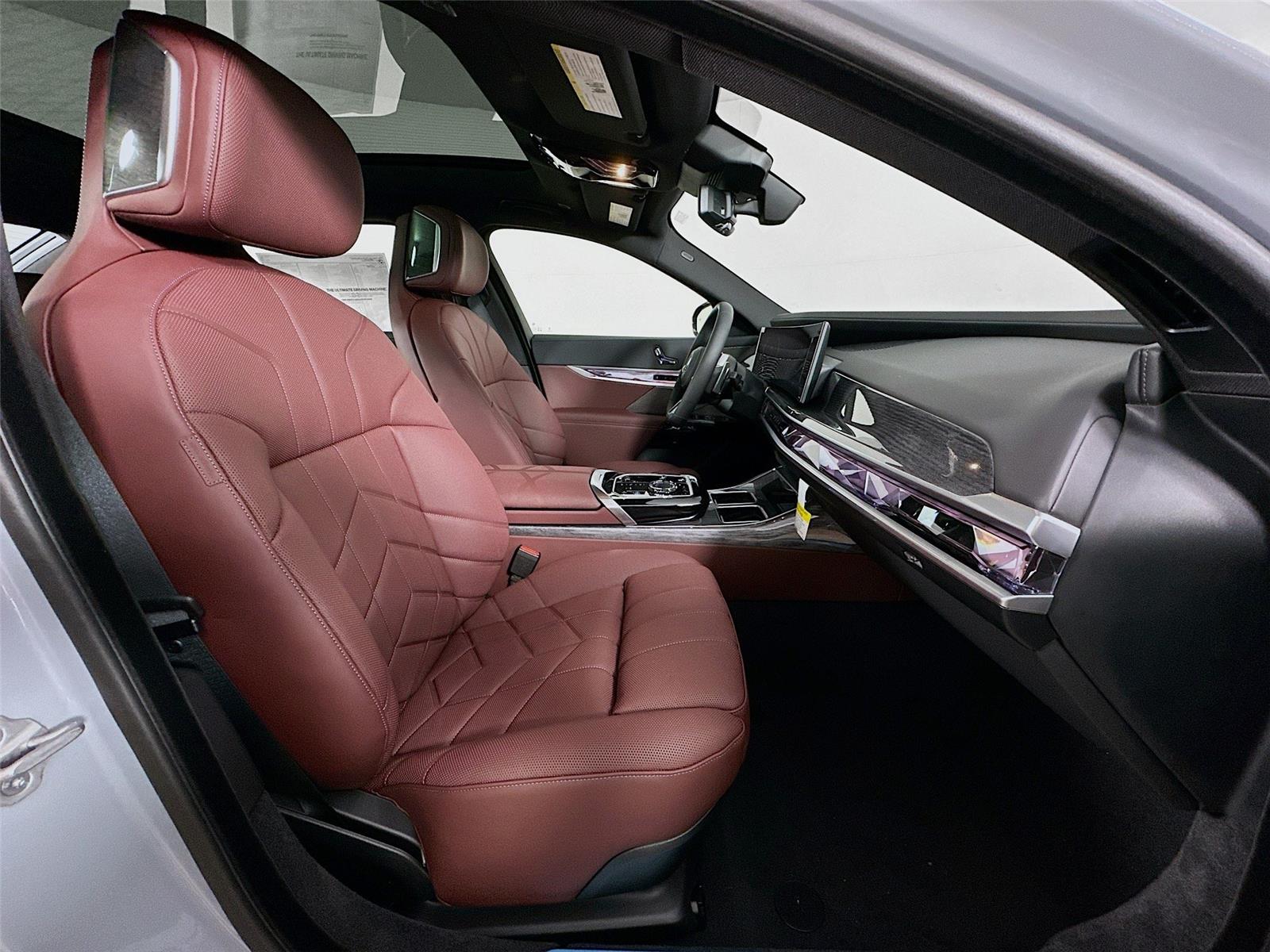 2026 Bmw 750e photo 29