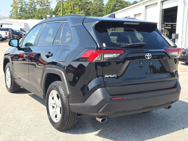 2021 Toyota RAV4 XLE photo 2