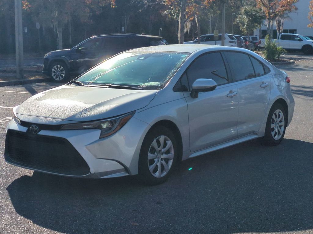 2022 Toyota Corolla LE's photo