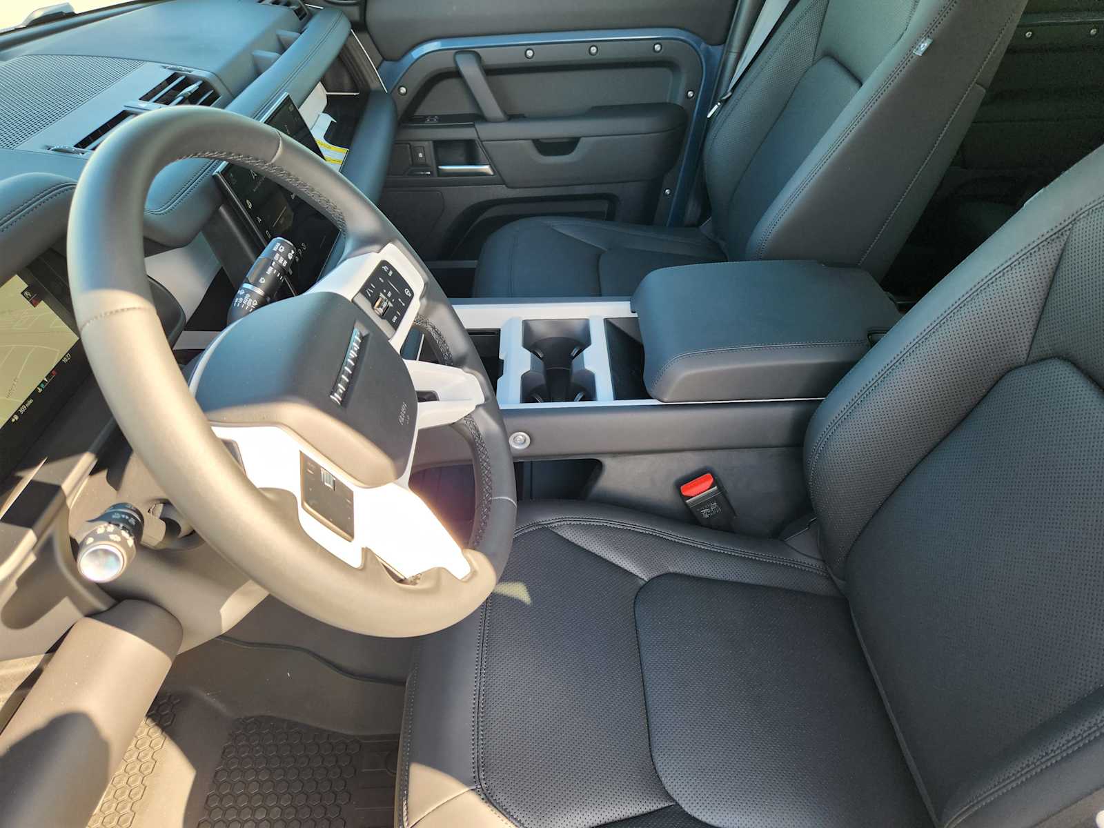 2025 Land Rover Defender 110 S photo 11