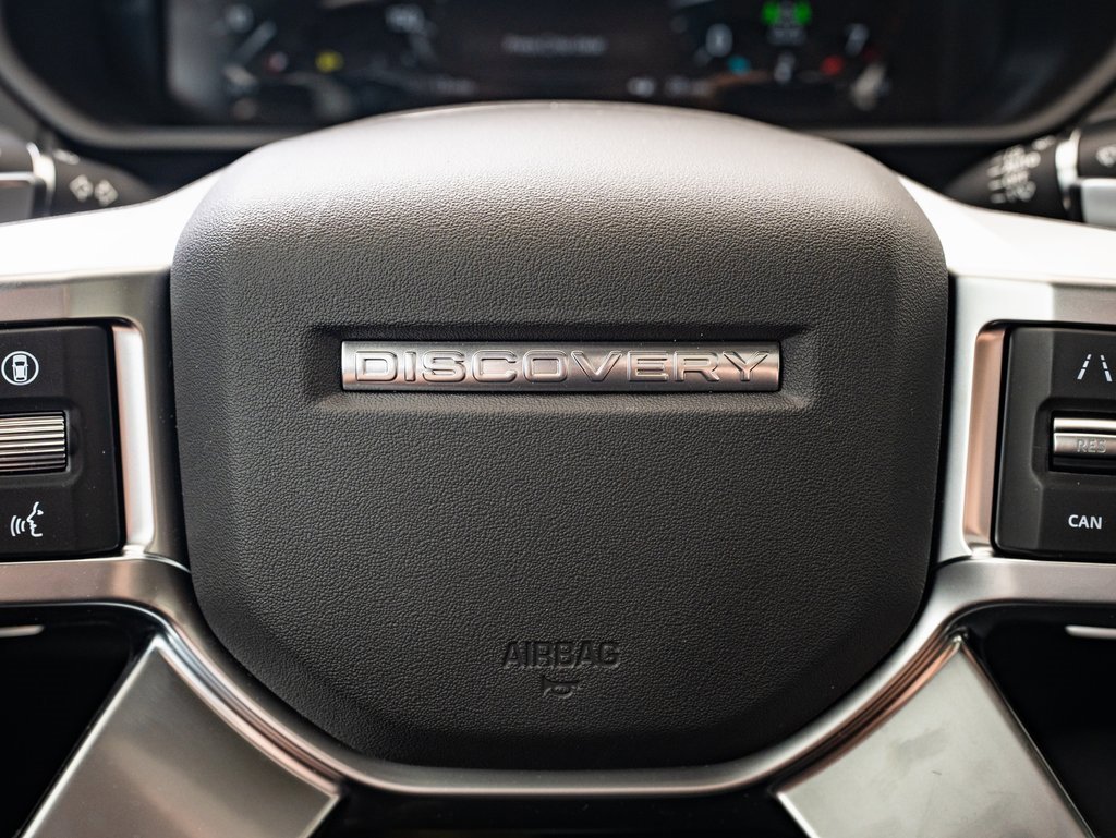 2025 Land Rover Discovery S photo 21