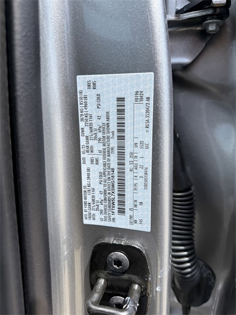 2025 Ford F-150 Lightning Lariat photo 30