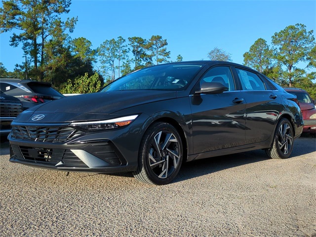 2024 Hyundai Elantra SEL Convenience photo 3