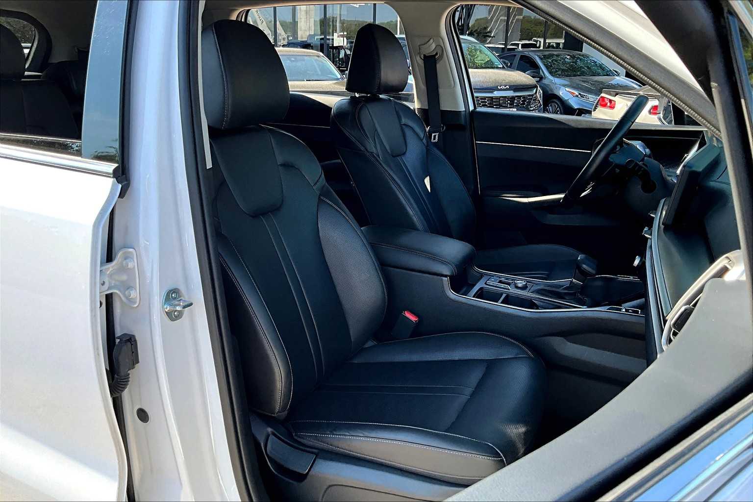2024 Kia Sorento S photo 8
