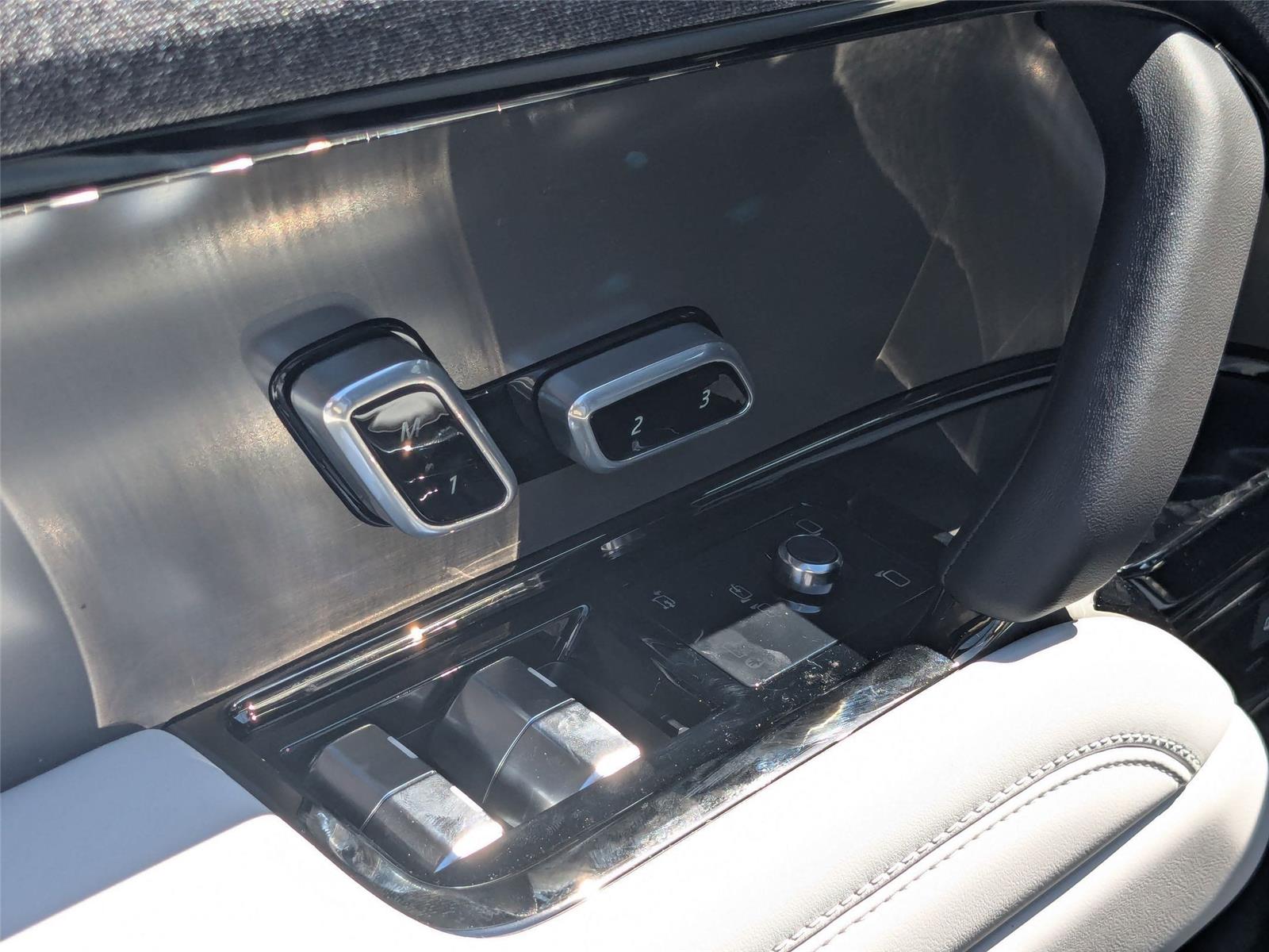 2025 Land Rover Range Rover Sport SE photo 12