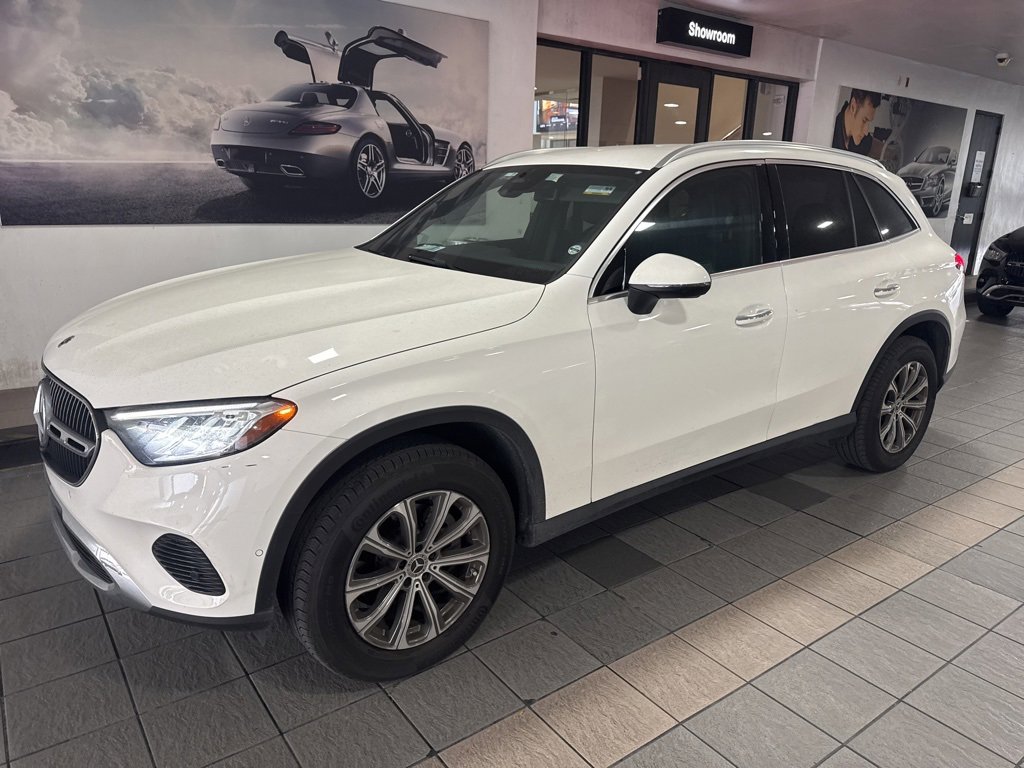 2024 Mercedes Benz GLC 300 photo 3