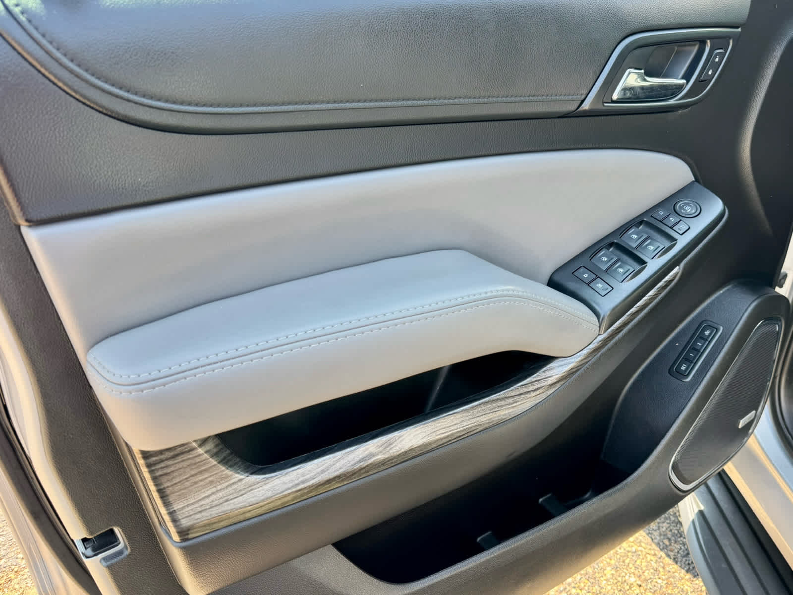 2016 Chevrolet Tahoe LT photo 12