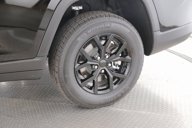 2025 Jeep Grand Cherokee Altitude photo 14