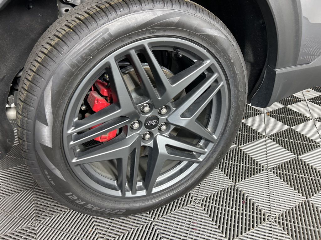 2025 Ford Explorer ST-Line photo 3