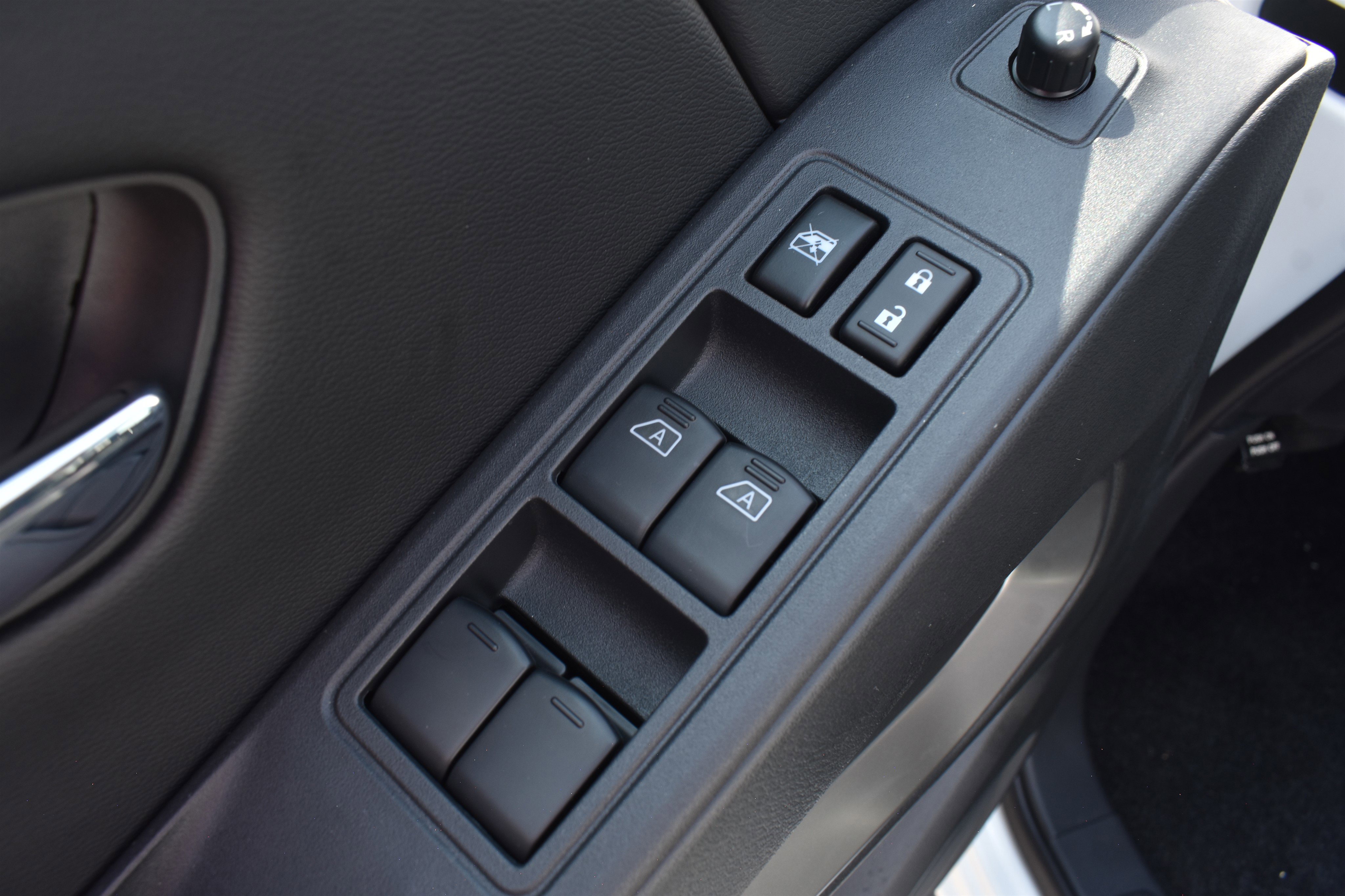 2026 Nissan Frontier SV Crew Cab photo 6