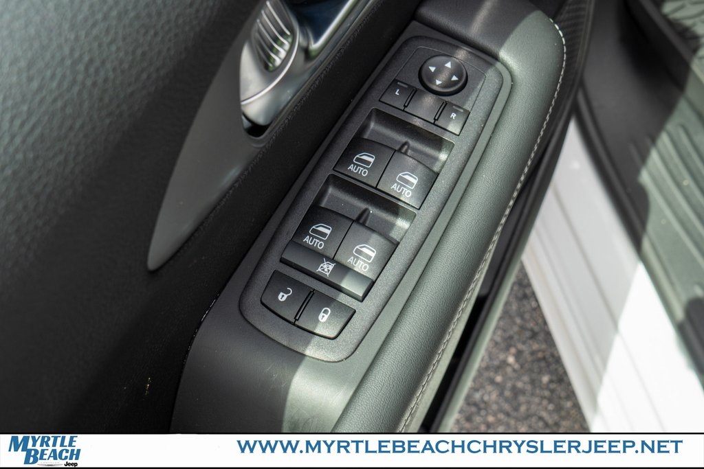 2026 Chrysler Pacifica photo 16