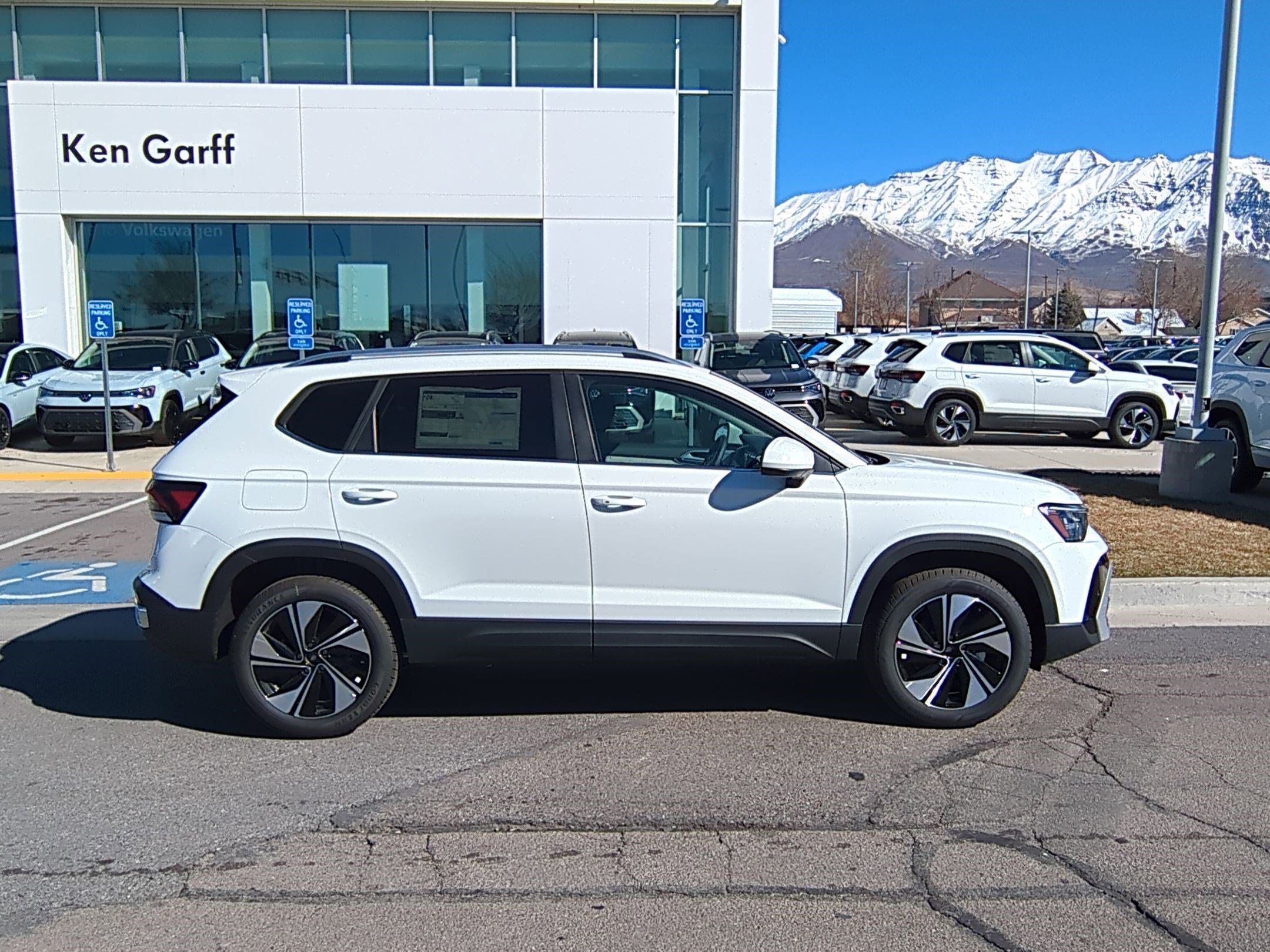 2025 Volkswagen Taos SE photo 2