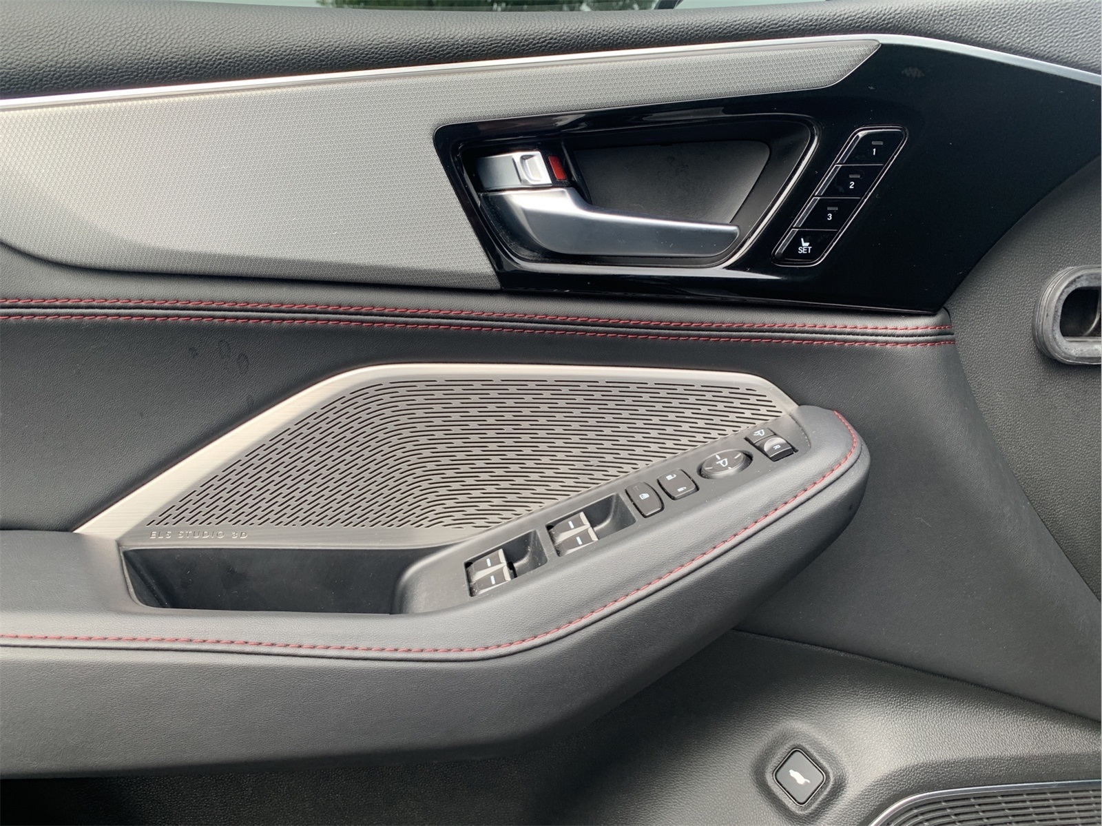 2023 Acura MDX A-Spec SH-AWD photo 11