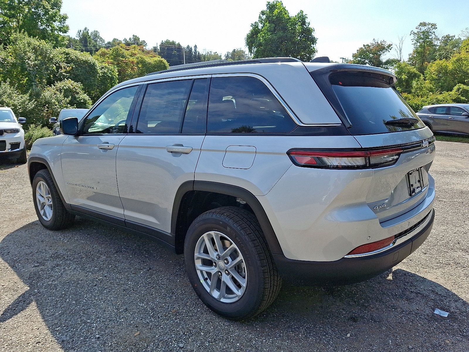 2025 Jeep Grand Cherokee Laredo X photo 3