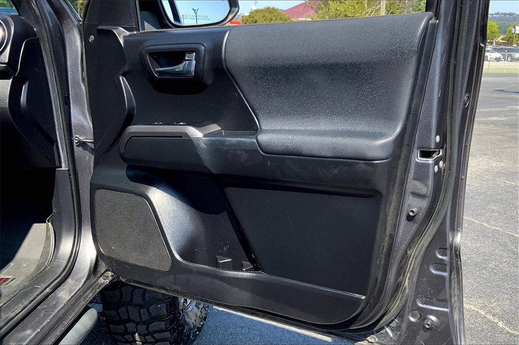 2021 Toyota Tacoma SR5 4x4 Long Bed photo 23
