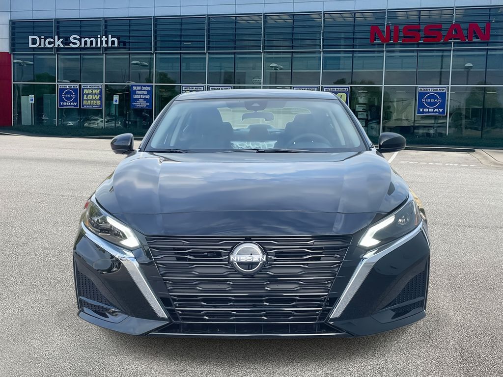 2025 Nissan Altima SL photo 2