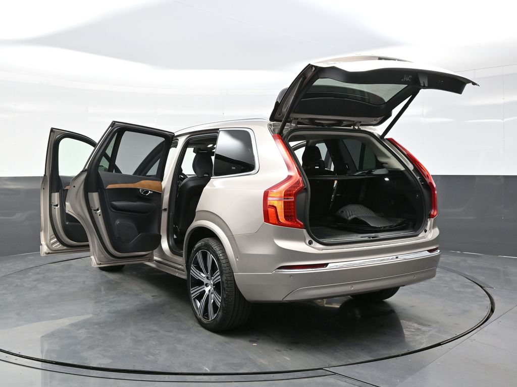 2025 Volvo XC90 T8 Plus photo 34