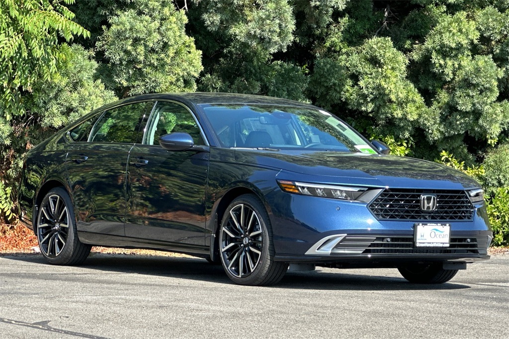 2025 Honda Accord Hybrid Touring photo 2