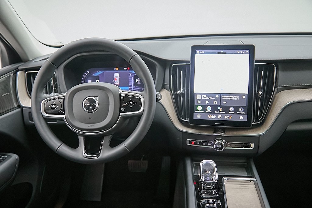 2026 VOLVO XC60 - Image 23
