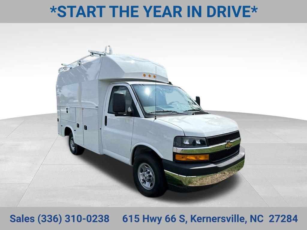 2025 Chevrolet Express Base's photo