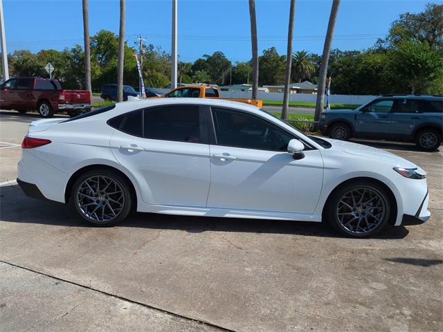 2025 Toyota Camry SE photo 3